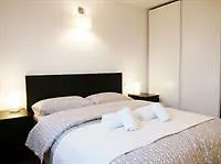 Bespoke - Navigli Apartman *